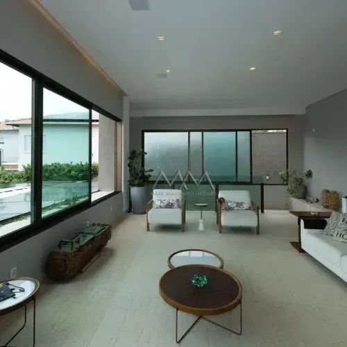 Casa à Venda no Condomínio Vila Castela | 480 m² - 4 suítes