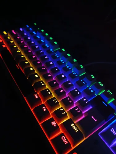 TECLADO GAMER + PLACA DE VIDEO