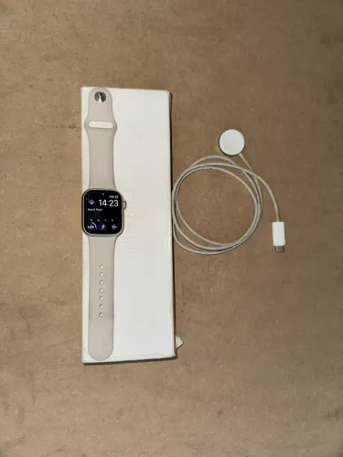 Apple Watch Series 9 GPS 41mm Starlight - Pouco Usado, Caixa e Carregador