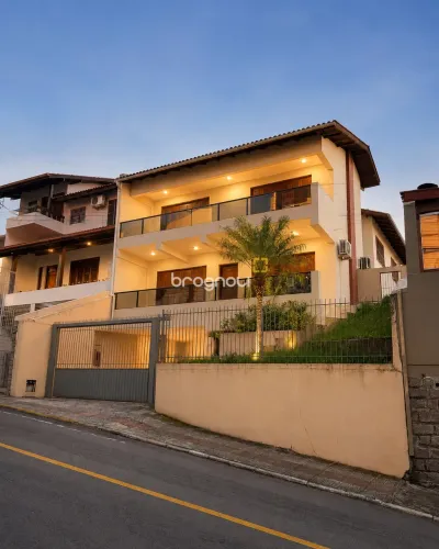 Incrível Casa 3 pavimentos no Canto | 4 Vagas Cobertas | Excelente para Moradia ou Investi