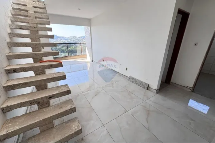 Cobertura a venda próximo ao colégio Santa Catarina com 3 quartos sendo 1 suíte e varanda