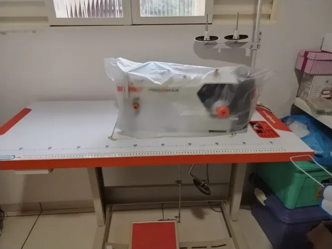 Vendo Máquina industrial eletrônica Max Mak, pouco usada, valor 1850