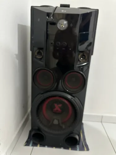 Vendo caixa de som semi nova 550