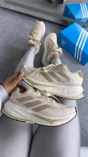 Tênis Adidas Supernova - creme