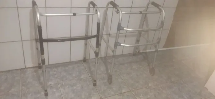 2 andadores para idosos