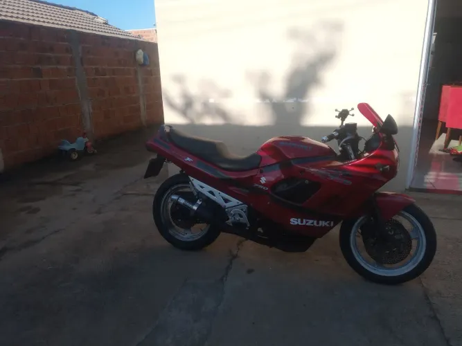 Vendo Suzuki GSX 750f