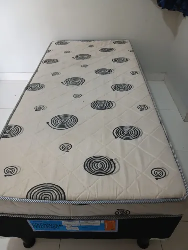 Cama box semi usada