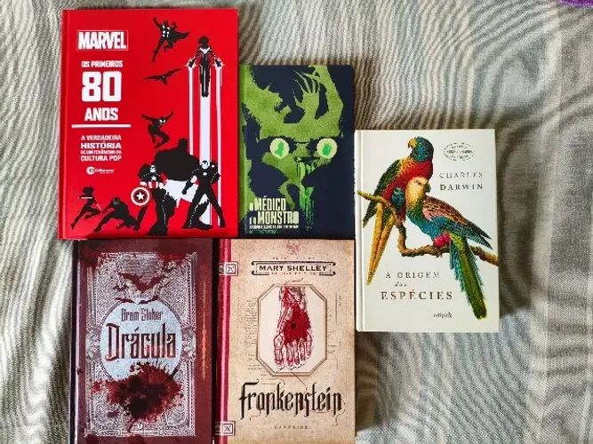 Livros: Marvel, Drácula, Frankenstein, O Médico e o Monstro, Origem das Espécies + Brinde.