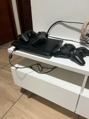 Ps3 destravado + 4 controles