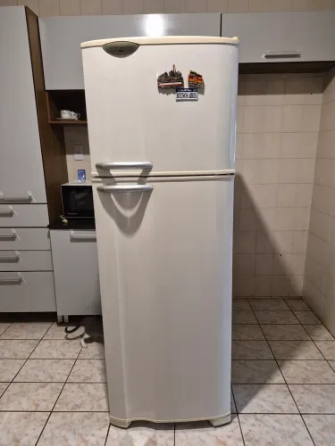 Vendo geladeira Electrolux