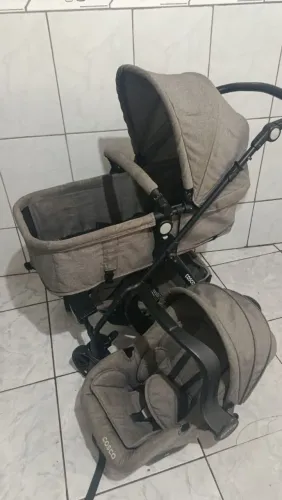 Carrinho com bebê conforto (3 em 1)