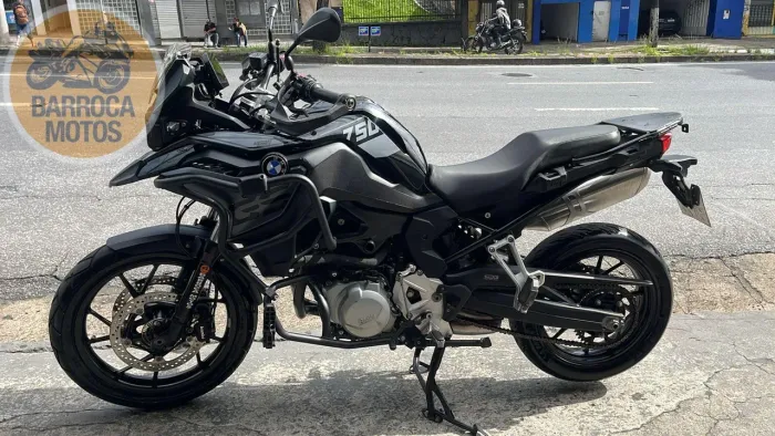 F 750 GS TRIPLE BLACK * BAULETO * PROT LAT PRETA 2022/2023