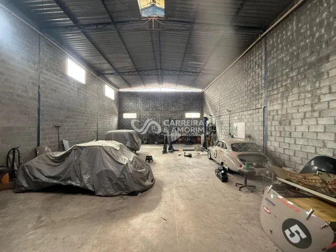 ALUGO GALPÃO/SALÃO COMERCIAL COM 250M², AO LADO DA AVENIDA INTERLAGOS, PRÓXIMO AO AEROPORT