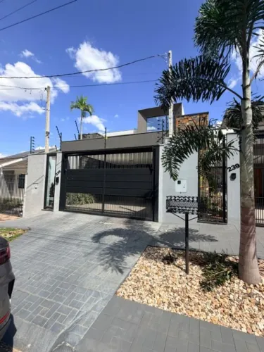 Casa com 3 dormitórios à venda, 105 m² por R$ 740.000,00 - Jardim Santa Helena - Maringá/P