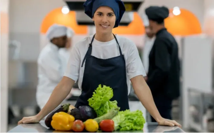 VAGA DE EMPREGO - AUXILIAR DE COZINHA