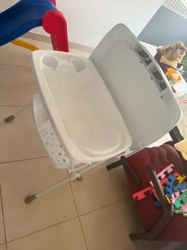 Banheira Bebê com Trocador e Suporte Dobrável - Super Conservada