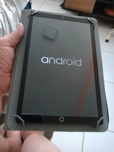 Tablet 10" semi novo