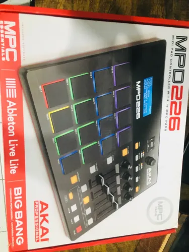 Akai MPD226 praticamente novo 