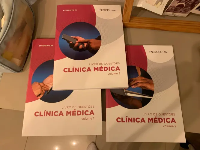 Livros de Questões Clinica Médica- 3 Volumes