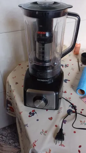 Liquidificador Mundial - 12 V usado 