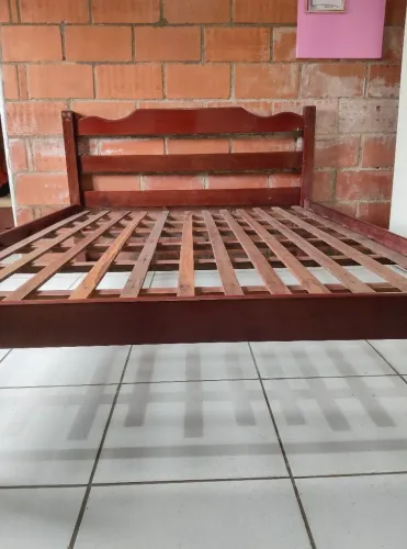 Cama casal madeira com extrado