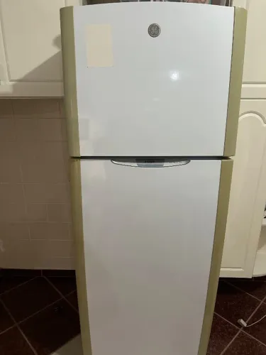 Geladeira GE frost free com defeito