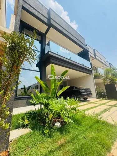 Linda casa nova (sobrado) de alto padrao com moveis planejados e localizaçao privilegiada.