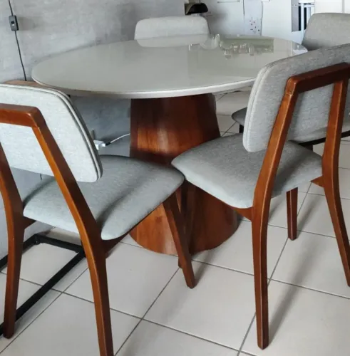 Mesa de Jantar 1,08 Tampo redondo R$1000 Parcela no cartão ou R$ 900 à vista.