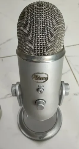 Microfone Condensador USB Blue Yeti Prata
