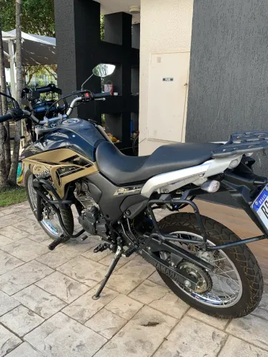 YAMAHA XTZ 250 Lander 2022 moto super conservada.