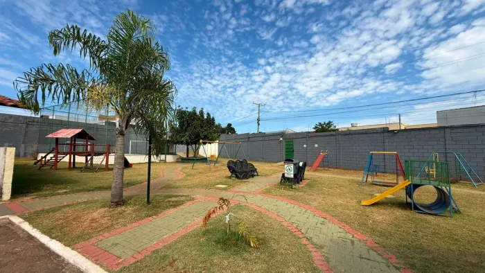 CASA EM CONDOMÍNIO FECHADO ATRÁS DO JARDINS MADRI