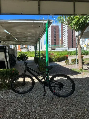Vende-se Bike Collin. Guidon Voador, pneus praieiro, banco GTS tripé e suspensão.