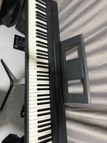 PIANO DIGITAL 88 TECLAS YAMAHA P45+STAY E PEDAL
