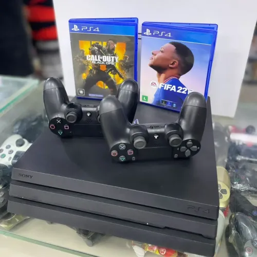 PS4 pro / 2 manetes / 1 jogo / 10 meses garantia/ loja física 