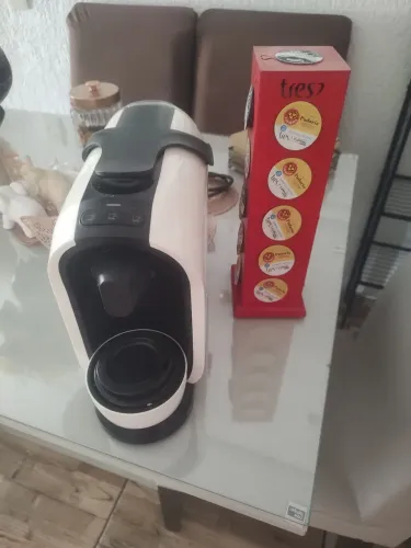 Cafeteira 3 corações com cápsulas