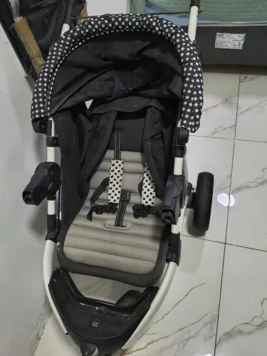 Carrinho de bebê ?INFANTI?