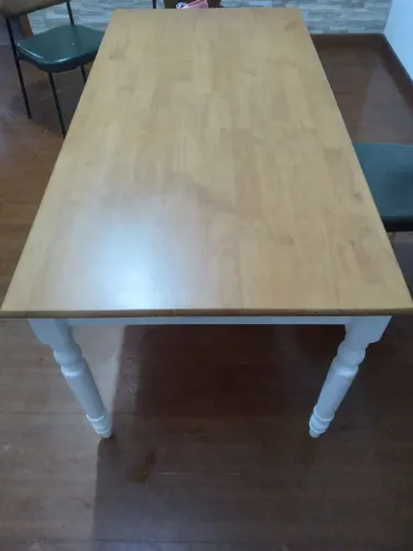 Mesa em madeira laqueada apenas 3 meses de uso