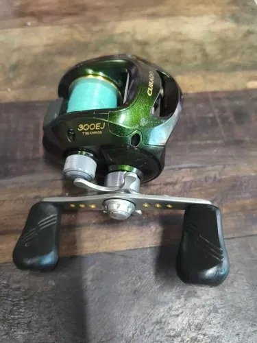 Shimano curado 300 EJ direita