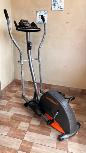 Elíptico Athletic ADVANCED 330e somente R$ 1.200