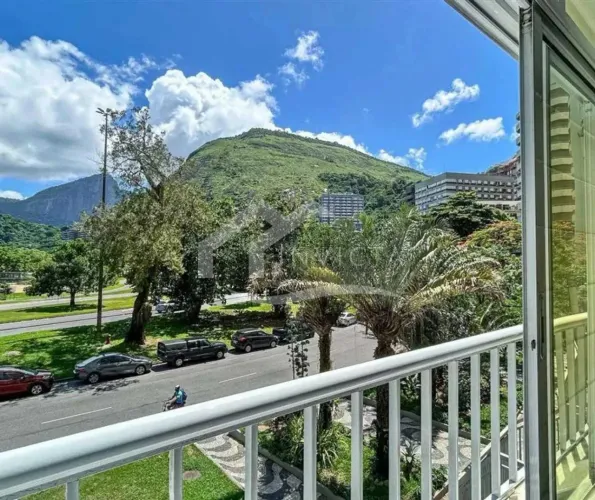 Venha morar de frente para a lagoa e viver neste maravilhoso cartão postal!
