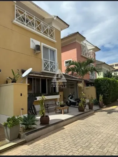 Casa Triplex com 4 quartos, sendo 2 suítes - Recreio dos Bandeirantes - 2 quadras da praia