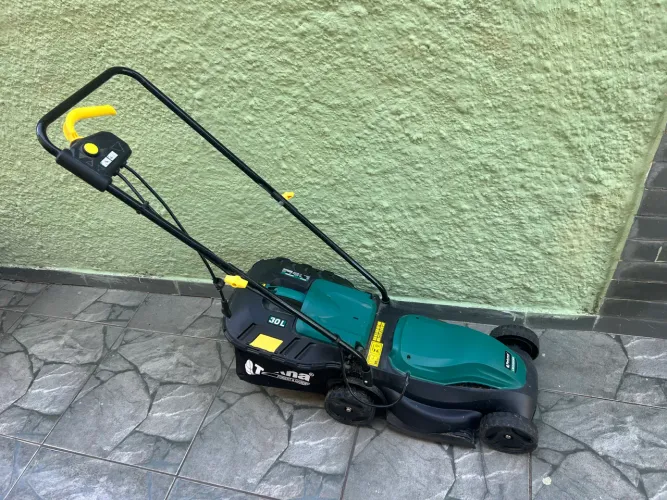 Cortador de Grama Elétrico Tekna 1000W - Corte 32 cm - Seminovo