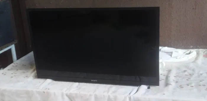 Televisão smart Sony 32", com defeito.