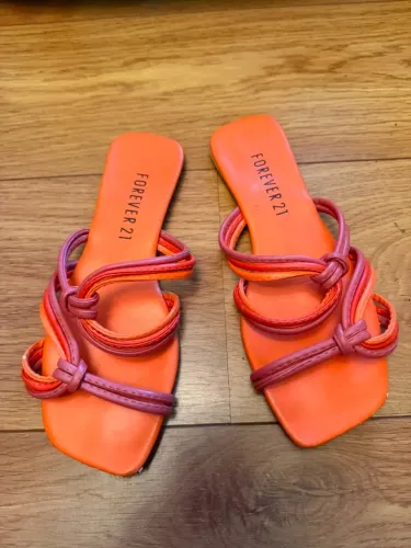SAPATO rasteira laranja de tiras