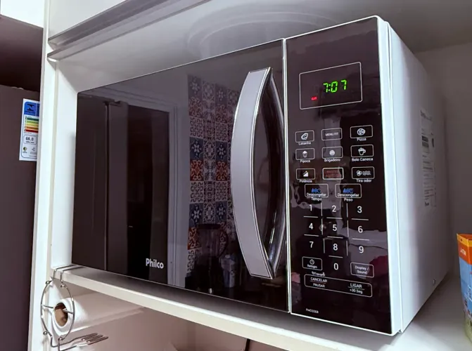 Micro-ondas Philco PMO23EB 20L - Excelente Estado