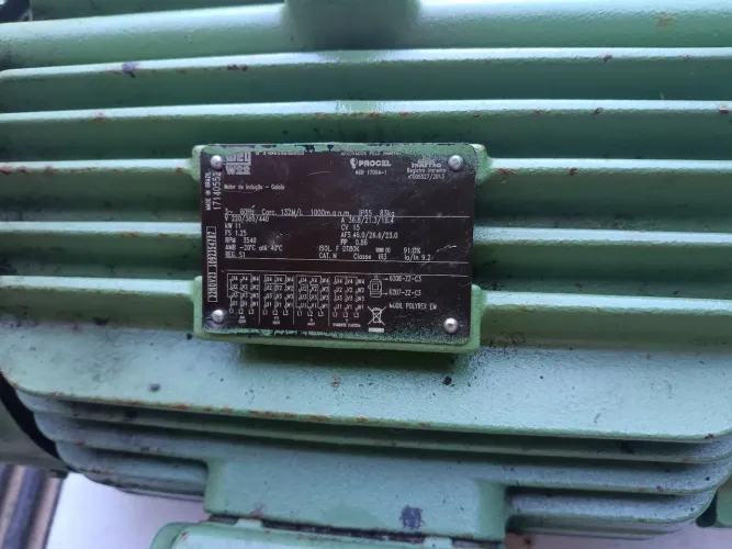 Bom de irrigação marca Schneider, motor WEG.