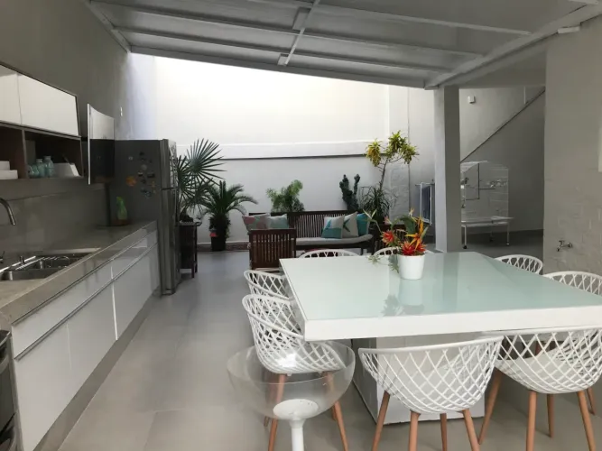 Vendo Casa lindíssima com 5 quartos e piscina no centro de Nova Iguaçu expetacular