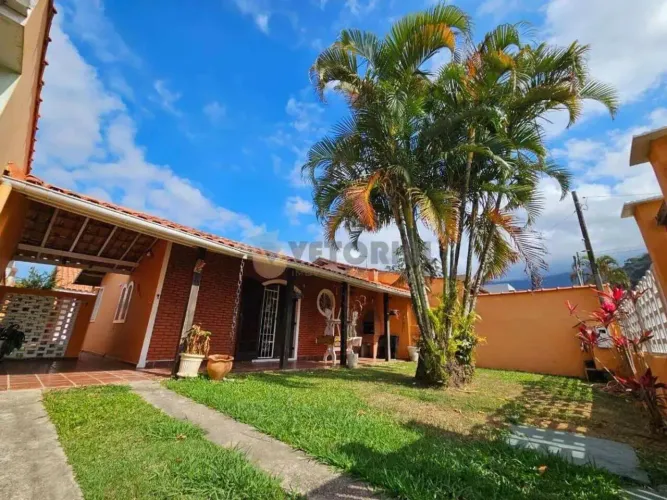 Casa a 400m da praia em Caraguatatuba, massaguaçu, com 2 quartos, 131m²