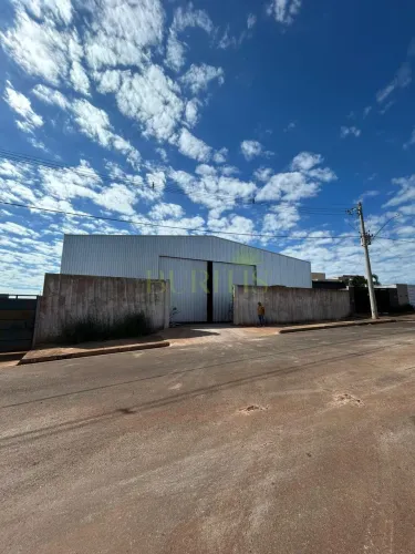 Galpão para alugar em Rio Verde, Vila Bella, com 1080 m²