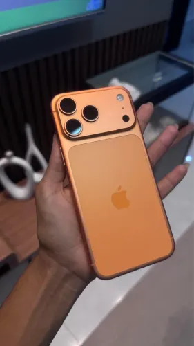 iPhone 17 pro Max Laranja